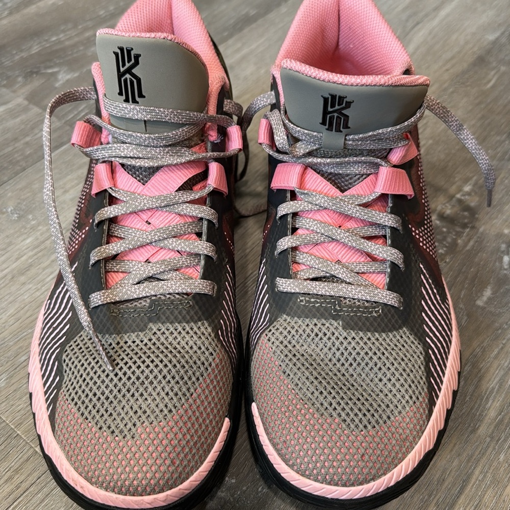 Kyrie Irving Flytrap V